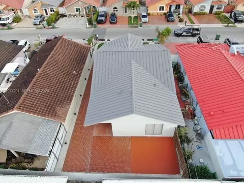 View/Area - 2566 W 73rd Pl, Hialeah, FL 33016 photo 3 of 4