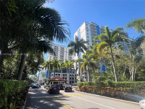 5099 NW 7th St #505, Miami, FL 33126