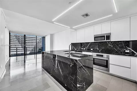 88 SW 7th St #806, Miami, FL 33130