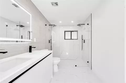 Bath - 695 W 73 Pl, Hialeah, FL 33014 photo 1 of 2