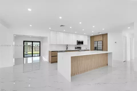 Kitchen - 695 W 73 Pl, Hialeah, FL 33014 photo 2 of 4