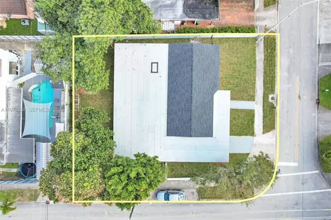 View/Area - 695 W 73 Pl, Hialeah, FL 33014 photo 2 of 2