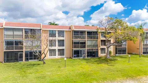 5802 Coral Lake Dr #102, Margate, FL 33063