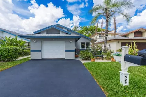 529 Lakeside Cir, Sunrise, FL 33326