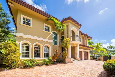 4501 N Bay Rd, Miami Beach, FL 33140