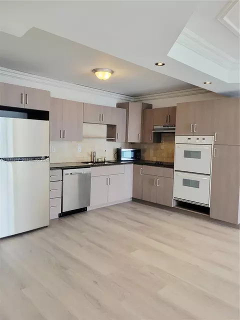 19380 Collins Ave #1402, Sunny Isles Beach, FL 33160