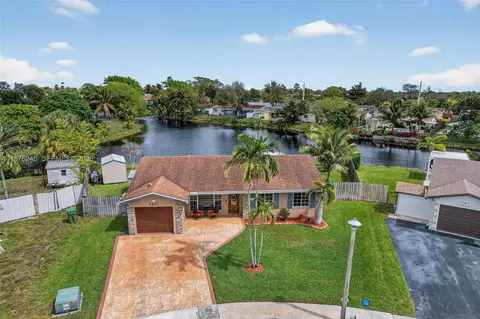 9291 NW 11th Ct, Pembroke Pines, FL 33024