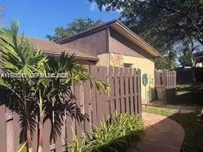 412 Briarwood Cir #2-23, Hollywood, FL 33024