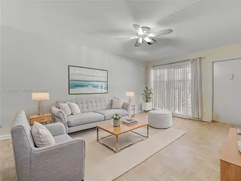 2050 NE 39th St #W212, Lighthouse Point, FL 33064