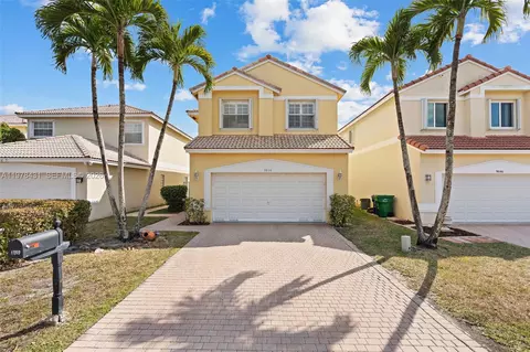 9838 NW 1st Mnr, Coral Springs, FL 33071