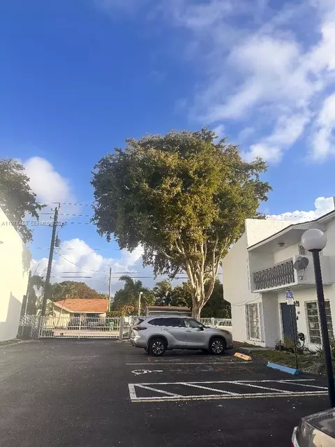 9400 SW 170th St #103, Palmetto Bay, FL 33157