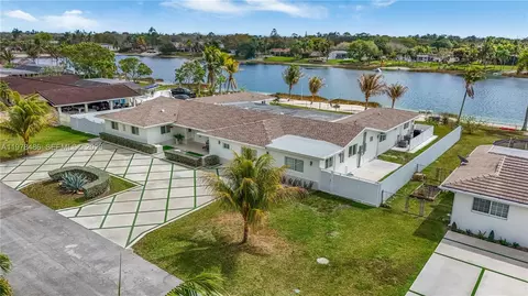 11012 SW 117th St, Miami, FL 33176