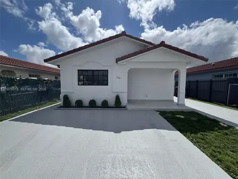 2682 W 70th Pl, Hialeah, FL 33016