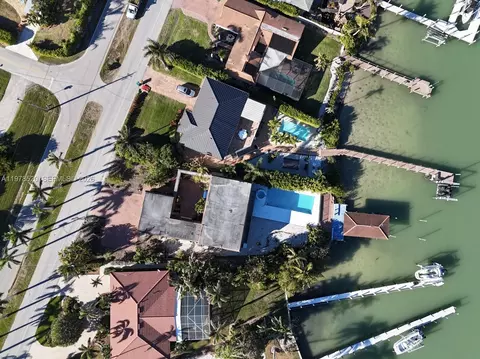 11 Capri Blvd, Naples, FL 34113