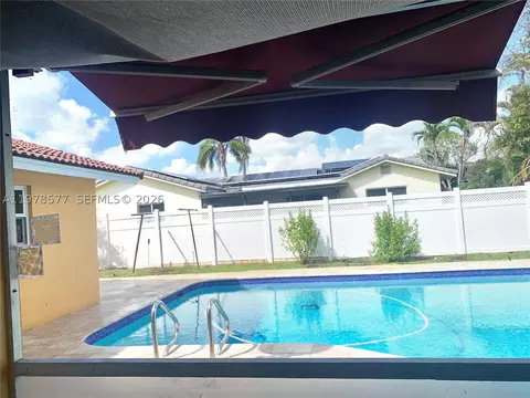7507 NW 41st St, Coral Springs, FL 33065