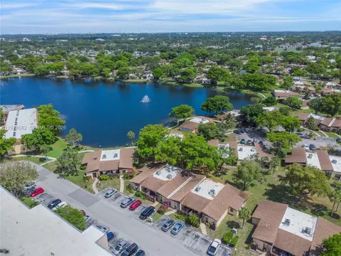 300 Berkley Rd #108, Hollywood, FL 33024