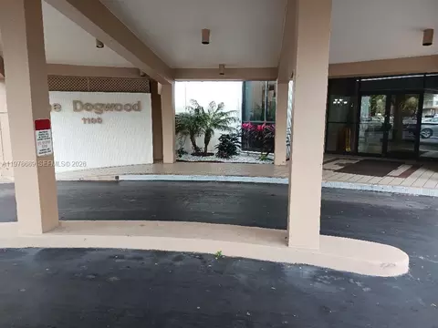 1100 St Charles Pl #213, Pembroke Pines, FL 33026