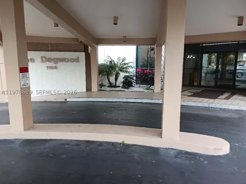 1100 St Charles Pl #213, Pembroke Pines, FL 33026