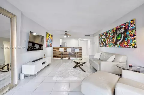 600 Parkview Dr #227, Hallandale Beach, FL 33009