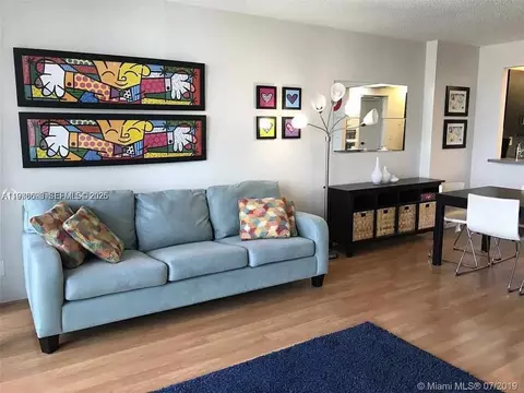 100 Bayview Dr #302, Sunny Isles Beach, FL 33160
