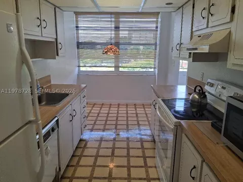 1300 St Charles Pl #419, Pembroke Pines, FL 33026