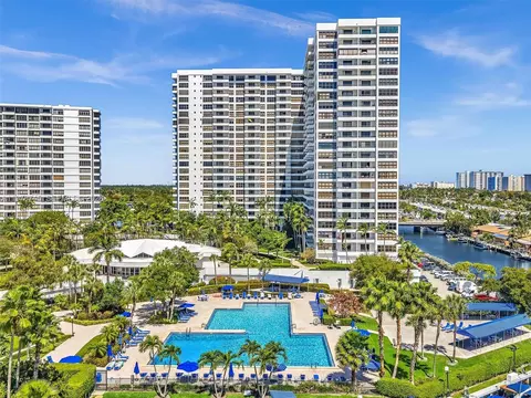 2500 Parkview Dr #1108, Hallandale Beach, FL 33009