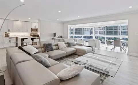 3050 NE 48th St #207, Fort Lauderdale, FL 33308