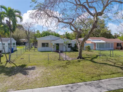 2048 NE 180th St, North Miami Beach, FL 33162