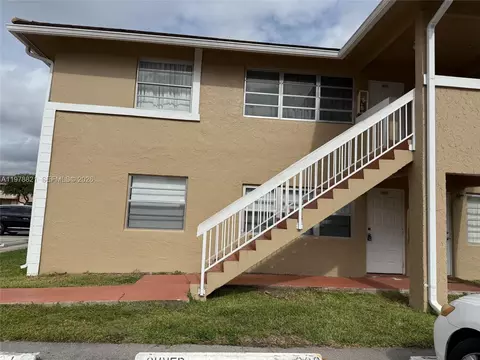 1001 Twin Lakes Dr #29-D, Coral Springs, FL 33071