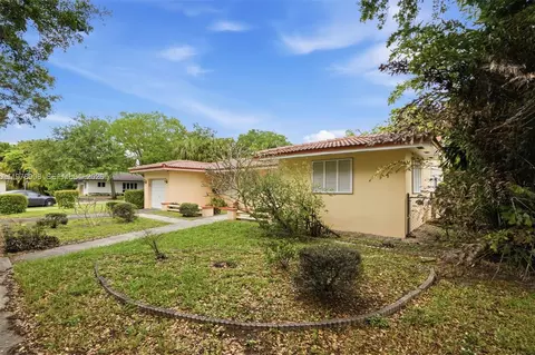 Exterior - 14435 Tabebuia Ln, Miami Lakes, FL 33014 photo 3 of 5