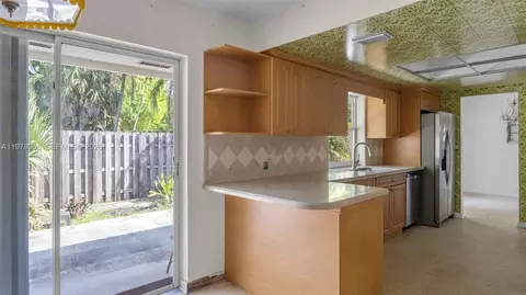 Kitchen - 14435 Tabebuia Ln, Miami Lakes, FL 33014 photo 2 of 2