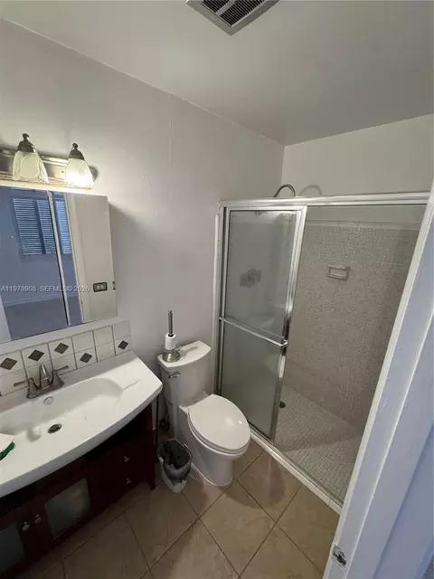 Bath - 14435 Tabebuia Ln, Miami Lakes, FL 33014 photo 2 of 2