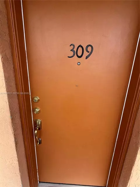 1800 W 54th St #309, Hialeah, FL 33012