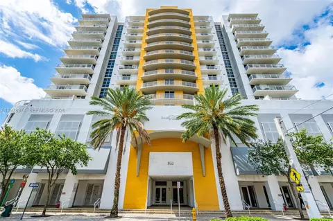 900 SW 8th St #1603, Miami, FL 33130