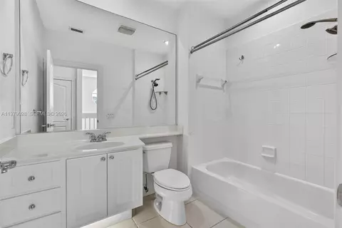 Bath - 4022 Parkside Dr, Jupiter, FL 33458 photo 5 of 5