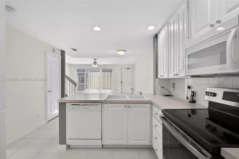 Kitchen - 4022 Parkside Dr, Jupiter, FL 33458 photo 6 of 6