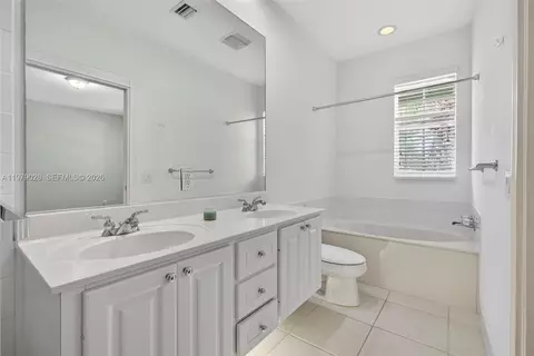 Bath - 4022 Parkside Dr, Jupiter, FL 33458 photo 3 of 5