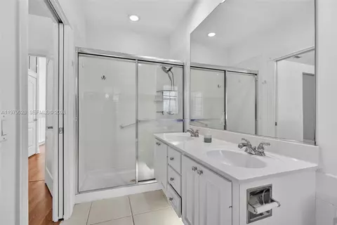 Bath - 4022 Parkside Dr, Jupiter, FL 33458 photo 2 of 5