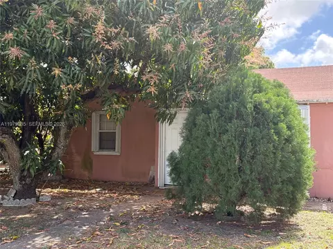 Exterior - 740 NE 4th Pl, Hialeah, FL 33010 photo 1 of 2