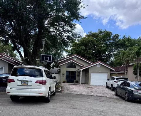 2370 NW 122nd Dr, Coral Springs, FL 33065