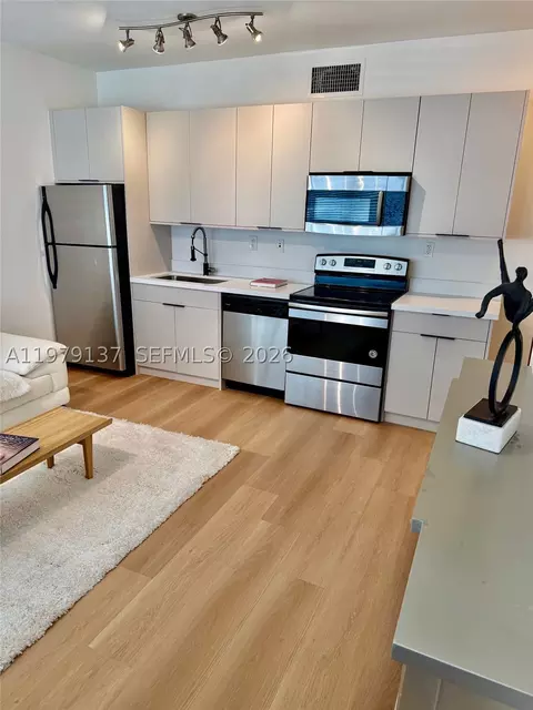 611 11th St #104, Miami Beach, FL 33139