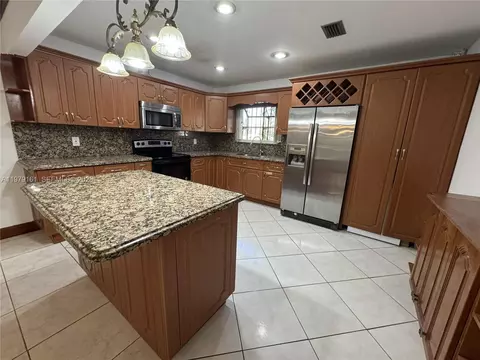 19750 Cypress Ct, Hialeah, FL 33015