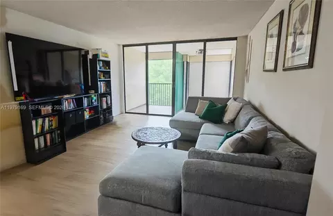 2802 N 46 Ave #520B, Hollywood, FL 33021