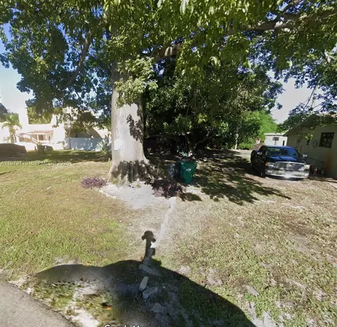 613 Sharrar Ave, Opa Locka, FL 33054