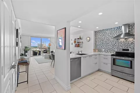 6900 Bay Dr #10H, Miami Beach, FL 33141