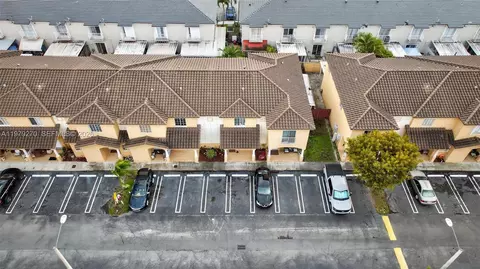 View/Area - 7709 W 36th Ave #2, Hialeah, FL 33018 photo 5 of 11