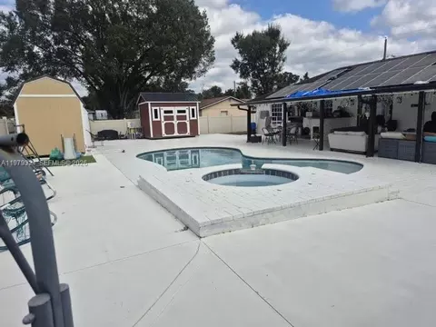 8016 Apache Ln, Lakeland, FL 33810