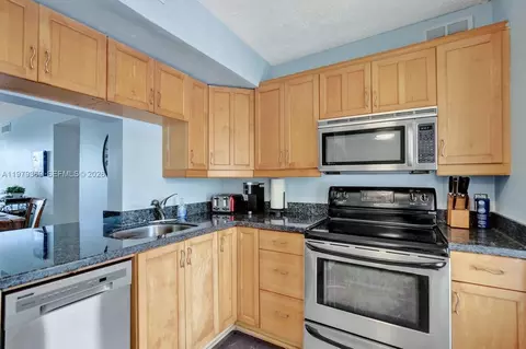 2651 S Course Dr #203, Pompano Beach, FL 33069