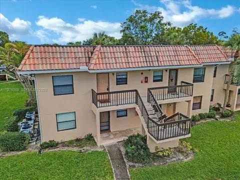 6832 S Palmetto Cir S #201, Boca Raton, FL 33433