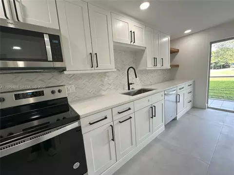 9470 Tangerine Pl #109, Davie, FL 33324